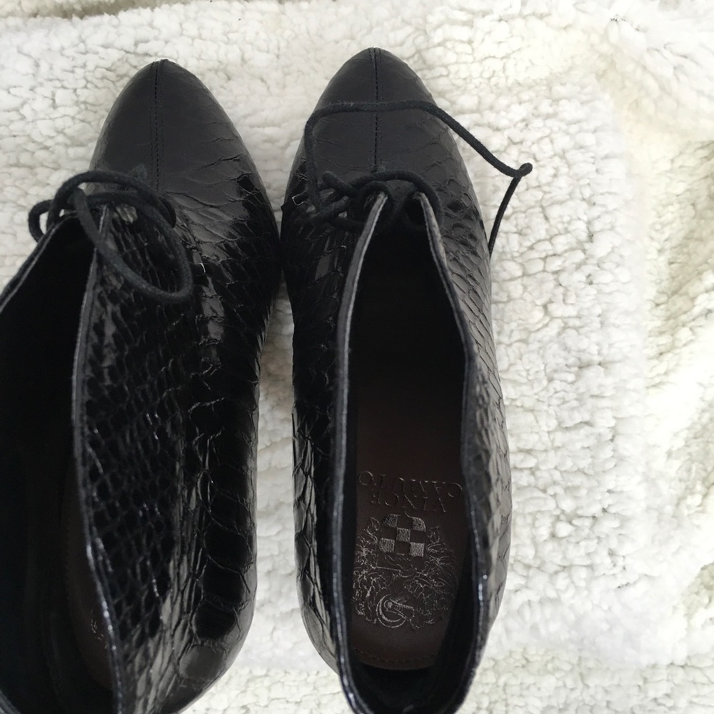 Vince Camuto Black snakeskin ankle boots - Picture 5 of 5